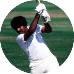 Javed Miandad playing cricket